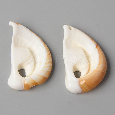 Natural Cowrie Shell Pendants SSHEL-N032-06-1